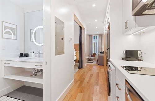 Cannonborough Elliotborough Apartment | The Iris, Signature Suite
