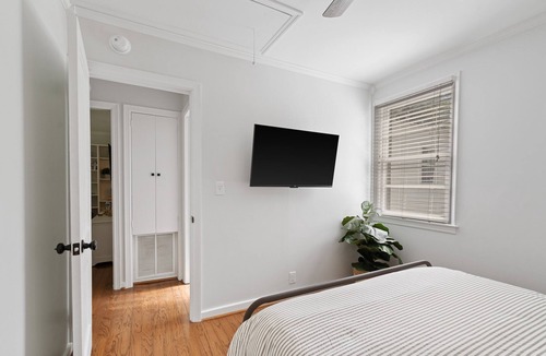 Beaufort Cottage | The James Cottage - Clean, Cozy, Coastal - Sleeps 6- 1mi to Historic DT Beaufort