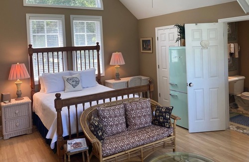Daufuskie Island Apartment | The Lilly Pad! Cozy Carriage House at Bloody Point - Includes Cart!