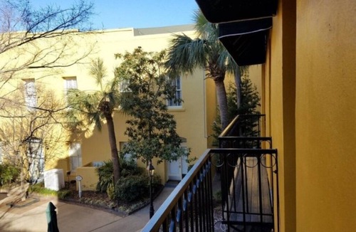 French Quarter Apartment | The Lodge Alley Inn™ - Studio