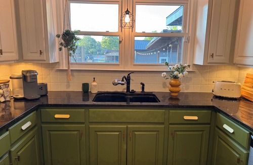 Cayce House | The Marigold- USC+Hot Tub+Fire Pit+Game Room+Grill+Near Downtown