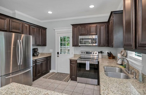 Old Shandon House | The Palmetto Pad - Walk to Dining & Shops