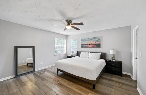 Summerville House | The Paramour comfy home with ground floor bedroom and fenced in yard