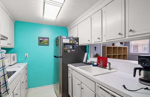 Myrtle Beach House | The Perfect Blend of Comfort and Convenience, steps from the Beach-Porcher 2