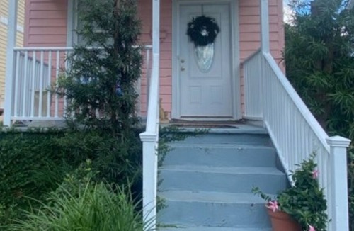 Arsenal Hill Cottage | The Pink House - Downtown in the Vista