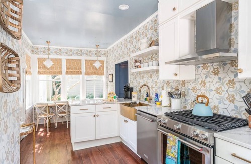 Downtown Charleston House | The Queen Bee Suite | Historically Exquisite