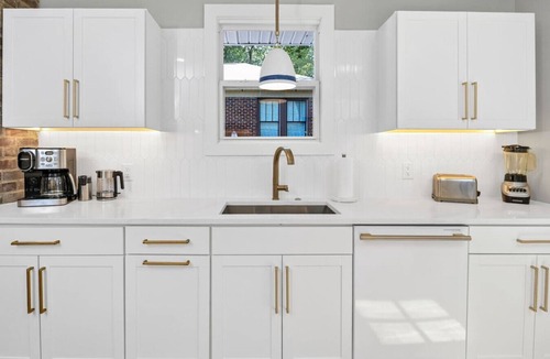 Earlewood House | The Sabal | 3BR/3BA w/Hot Tub & Fire Pit