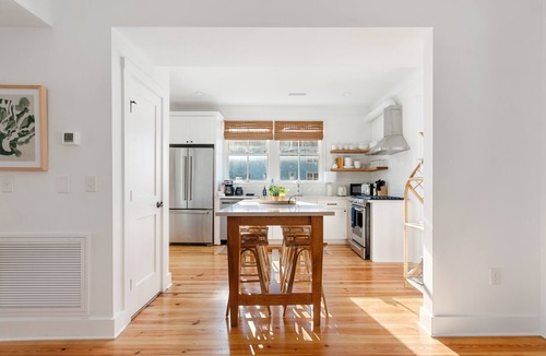 Downtown Charleston Apartment | The Savannah A: Downtown Elegance- Close to King!