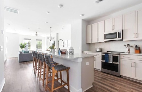 North Charleston House | The Trendy In Park Circle Mins to DT CHS & Beach