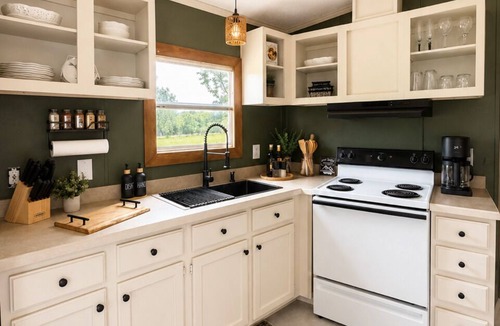 Court House House | The View At Rose Hill, Mountain Retreat with Vintage Airstream, 2 Private acres