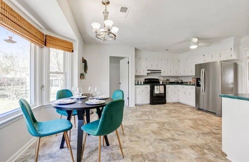 North Charleston House | The Yan- fam friendly 4 bedroom w/hot tub!