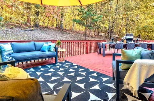 Greensboro House | Theater and game rooms/5 bedrooms/2 king-size beds/TikTok and Instagram wall