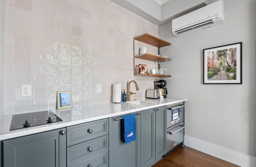 Radcliffeborough Apartment | Thomas Waring House Suite C: Elegance and Comfort