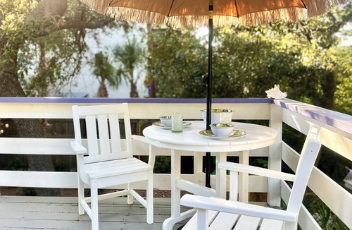 Tybee Island Cottage | Tiki Couples Retreat on Tybee/Hot Tub/Tiki Bar/FREE Golf Cart & Bikes