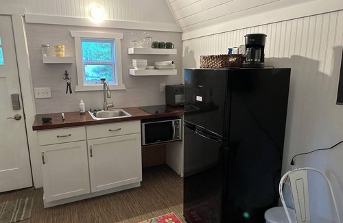 Bethera House | Tiny house 1 bedroom on 12 Acre horse farm