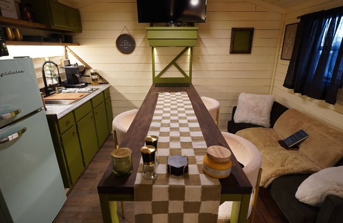 Brooklet Cabin | Tiny House Horse Farm Retreat w/Sauana and Pondside View