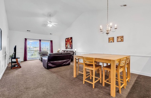Central Myrtle Beach Villa | Top-Floor Myrtlewood Condo 2BR 4 Beds 2 full Baths with Elevator