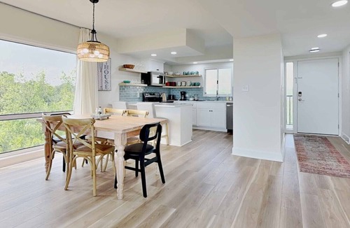 North Litchfield Beach House | Totally Renovated Condo - 1.5 Min. Walk to Beach!