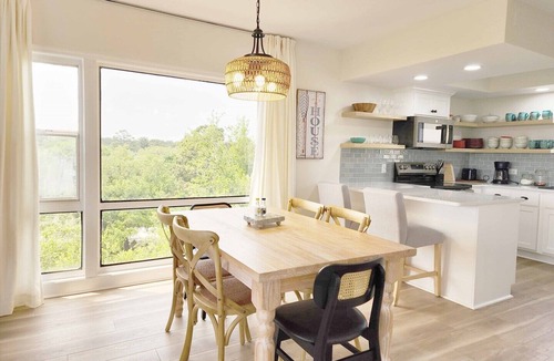 North Litchfield Beach House | Totally Renovated Condo - 1.5 Min. Walk to Beach!
