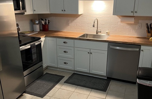 West Ashley House | Townhome 4 miles to Downtown Charleston