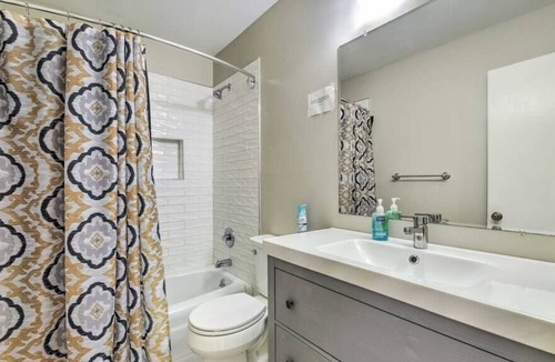 Charlotte House | Townhouse next to Light Rail!