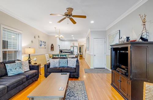 Waters Edge House | Townhouse with marsh & river views - access to crabbing dock & pool