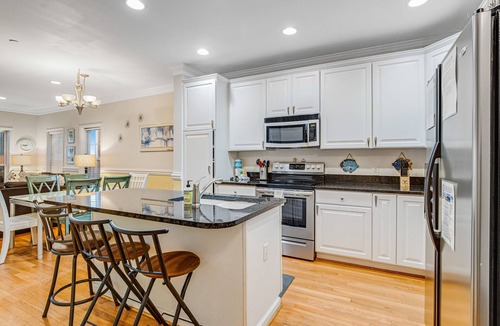 Waters Edge House | Townhouse with marsh & river views - access to crabbing dock & pool