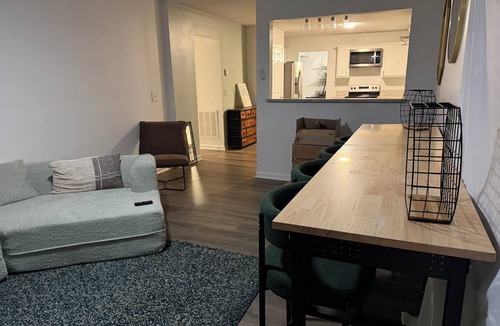 Huntcliff House | Travel Nurse & Corporate Housing Spacious 4BR Sleeps 10