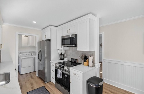 Summerville House | Twin Lake Retreat - Near Downtown Summerville