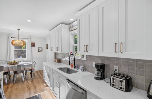 Summerville House | Twin Lake Retreat - Near Downtown Summerville