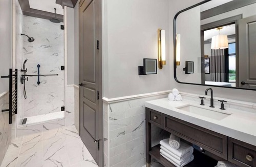Ansonborough Hotel | Ultimate Hub: Two 1BR Suite w/Kitchenette l Near King Street - 2.1 miles Away