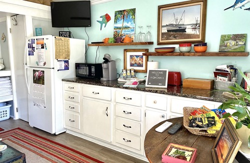 Charleston Cottage | Unique Romantic Beach Style Cottage close to Folly Beach & historic Charleston!