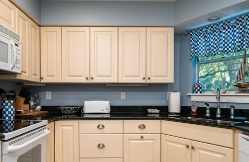 Tarpon Pond House | Updated 2 Bedroom Villa! Convenient to Clubhouse, Pools, Beaches! Pet Friendly!