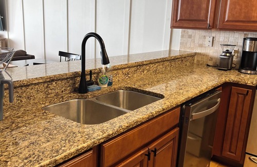 Garden City Condo | Upscale Home Away From Home: 3 King BR-3BA