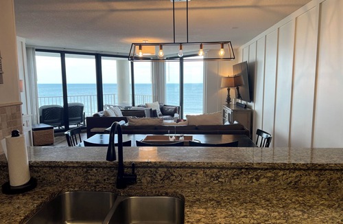 Garden City Condo | Upscale Home Away From Home: 3 King BR-3BA