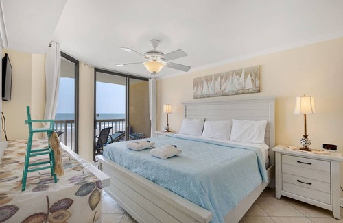 Folly Beach Condo | 130 m² Condo ∙ 3 bedrooms ∙ 8 guests