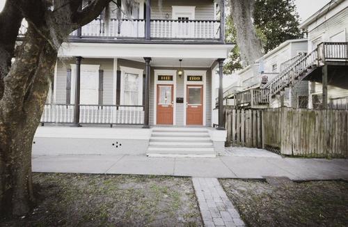 Savannah Victorian District House | Victorian District Gem ★ Walk to Forsyth Park, popular local eateries, & shops!