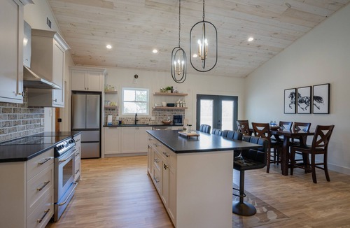 Wagener House | Victory Reins- Quiet Country Stay Near Aiken & I-20 + Parking, Golf, Horses