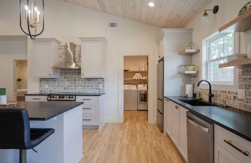 Wagener House | Victory Reins- Quiet Country Stay Near Aiken & I-20 + Parking, Golf, Horses