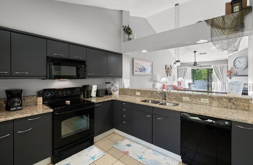 Arcadian Shores Villa | W Hyde Pk 12H in Kingston 2nd floor, Pool, Beach