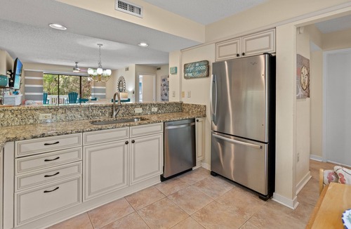 Arcadian Shores Villa | W Hyde Pk 19A in Kingston 1st floor, Pool, Beach
