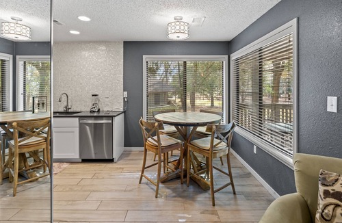 Arcadian Shores Villa | W Hyde Pk 20A in Kingston 1st floor, Pool, Beach