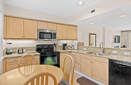 Arcadian Shores Villa | W Hyde Pk 22B in Kingston 1st floor, Pool, Beach
