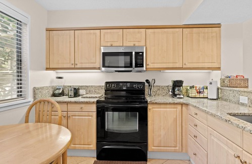 Arcadian Shores Villa | W Hyde Pk 22B in Kingston 1st floor, Pool, Beach