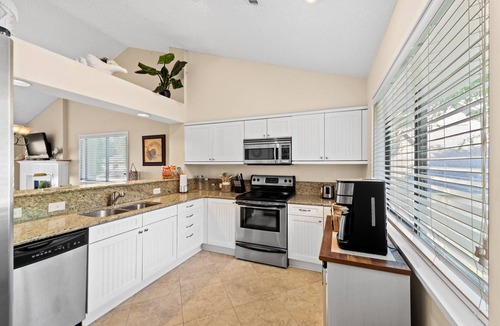 Arcadian Shores Villa | W Hyde Pk 9i in Kingston 2nd floor, Pool, Beach