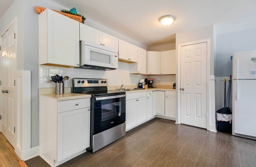 Atlantic Beach House | Walk to Atlantic Beach: Family Gem w/Fenced Yard