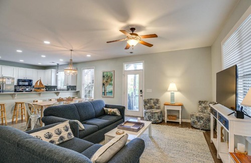 Garden City House | Walk to Beach! Murrells Inlet Sanctuary w/Hot Tub