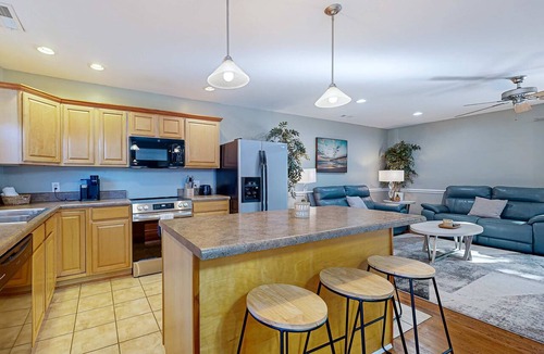North Charleston House | Walk to Park Circle | Dog-Friendly Yard & Firepit