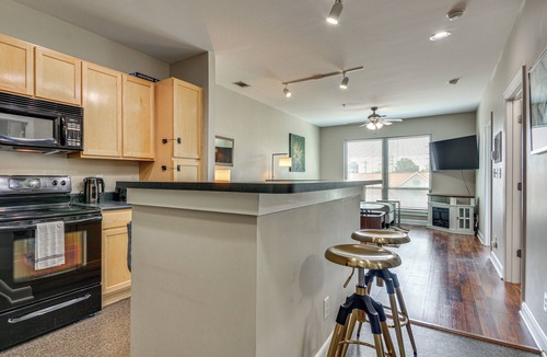 Downtown Greensboro Condo | Walkable Condo in Dtwn Greensboro! Extended Stay