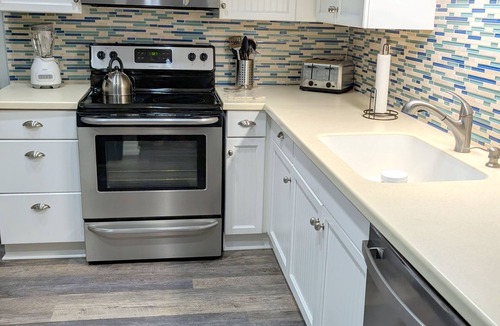 Shipyard Plantation Villa | Wanna get away to a great stay beach locker pool 8 min walk to beach in Shipyard